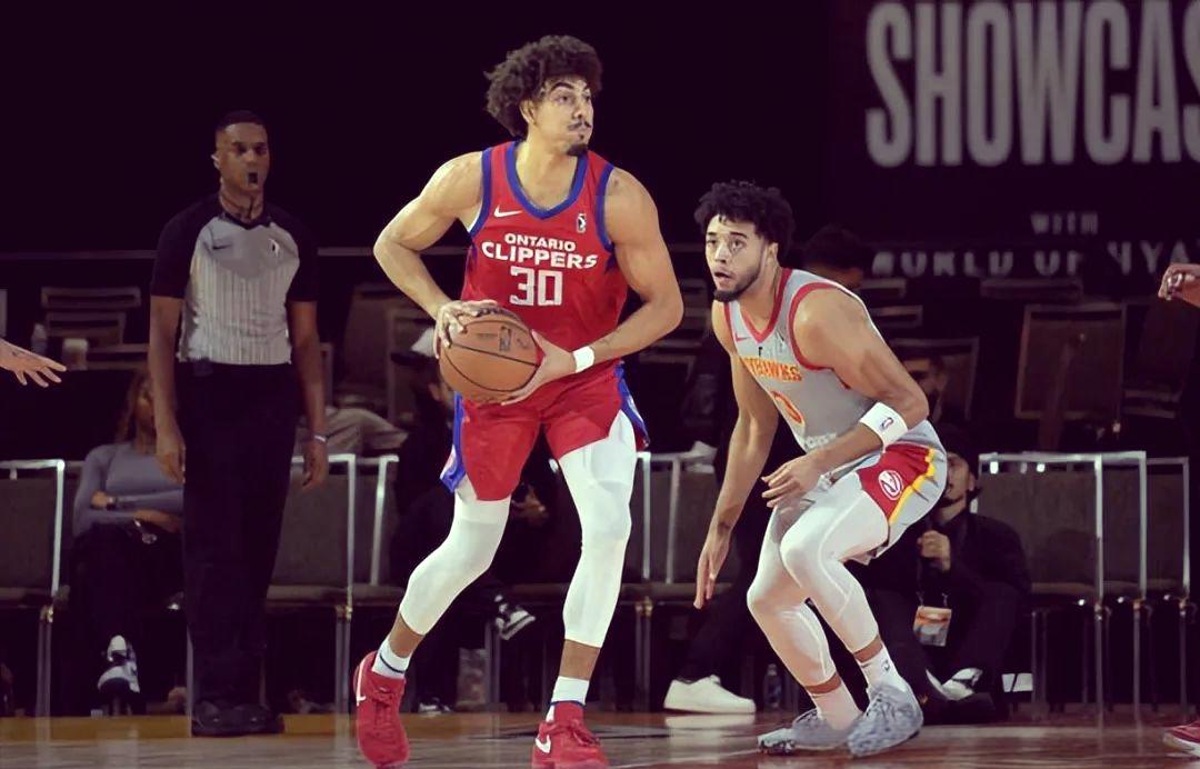 包含萨克拉门托国王迎CBA季后赛关键赛，今晨队长鼓劲，球迷炸锅，控场能力受关注的词条