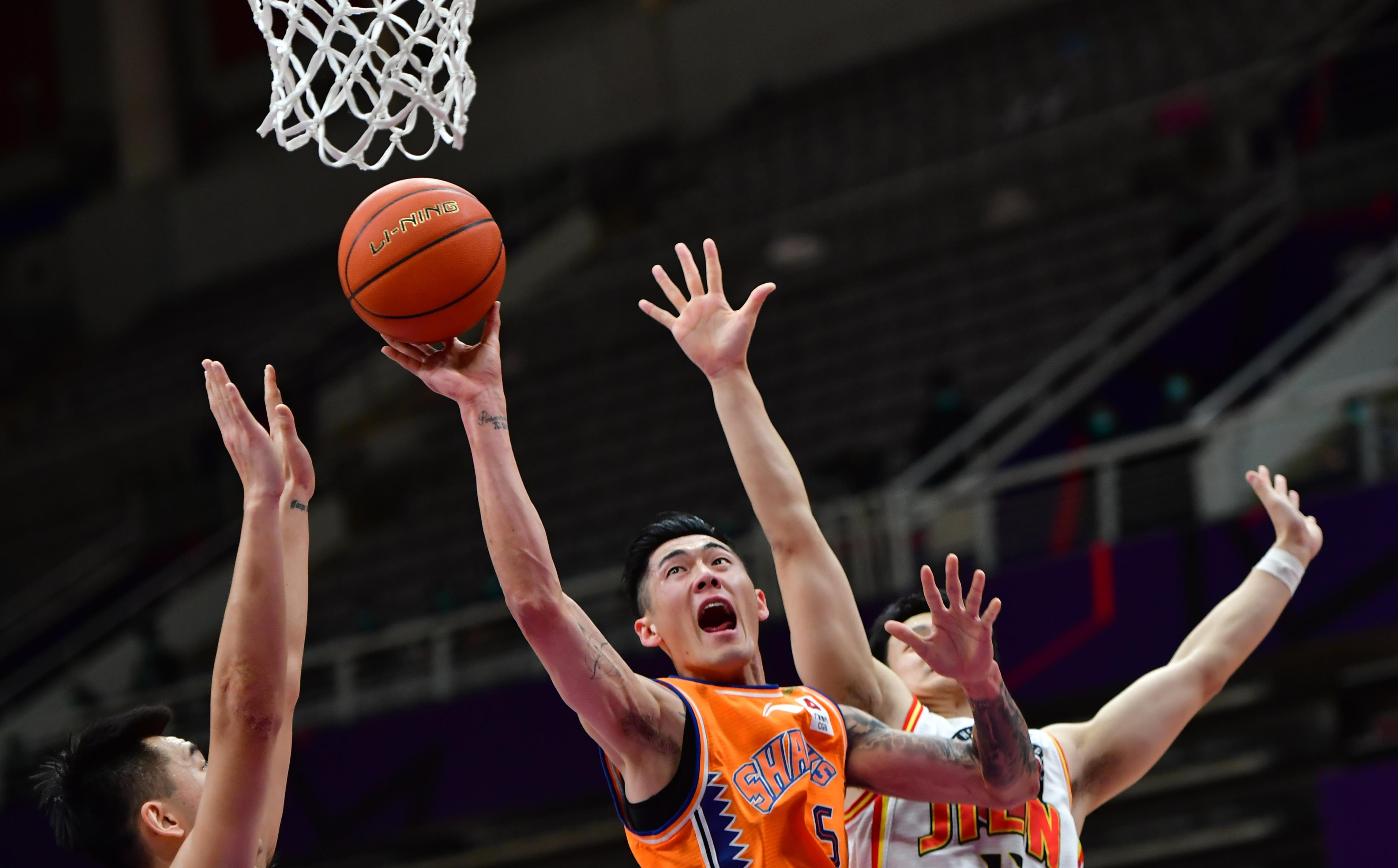 CBA季后赛倒计时；芝加哥公牛赛前门线救险；细节引发关注；质疑声仍在；身体对抗强度拉满的简单介绍