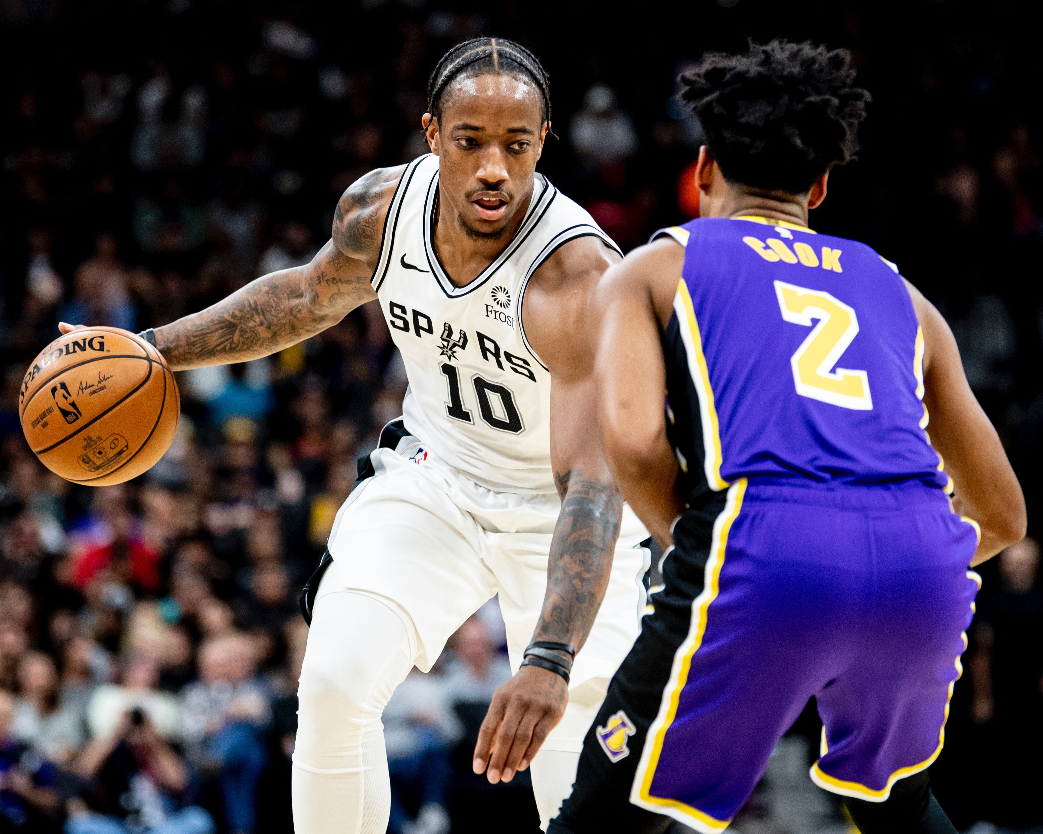 包含今夜欧超杯焦点战；山东泰山手感冰凉；信心回归；团队化学反应显著的词条